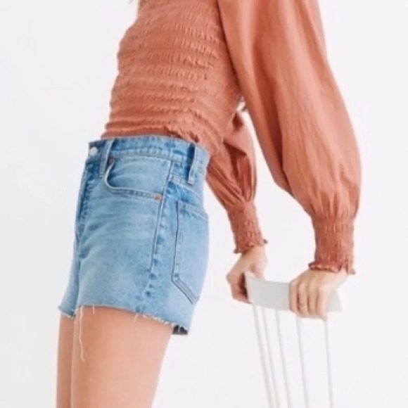 Madewell The Perfect Jean Short in Burnett Wash: TENCEL Lyocell Edition - Picture 2 of 14